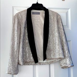 Hunter Dixon Silver Metallic with Black collar